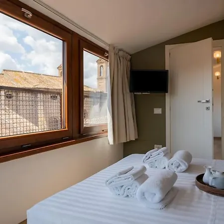 Sky Domus Historic Center Penthouse With Jacuzzi